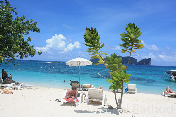 (Thailand) - Phi Phi Don island 600px.jpg